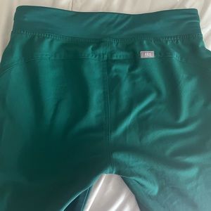 FIGS KADE Hunter green